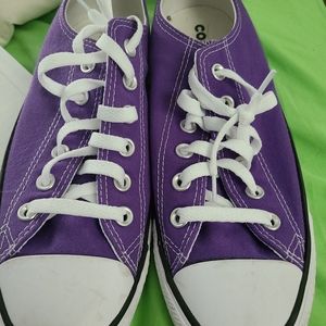 Women's Converse gym shoes